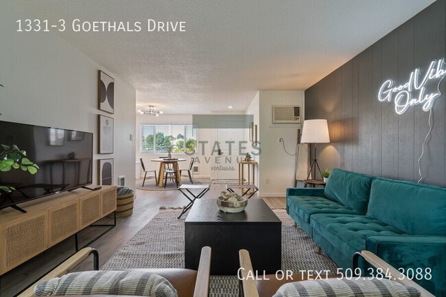 Building Photo - 1331 Goethals Dr