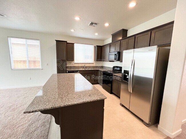 Building Photo - 165 Squaw Vly Dr