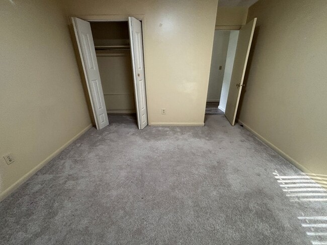 Building Photo - 6421 Orchard View Ln