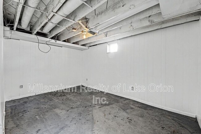 Building Photo - 419 W Iroquois Rd