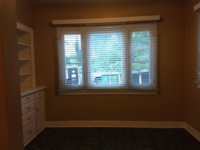 Dining room - 13644 Earlham Dr