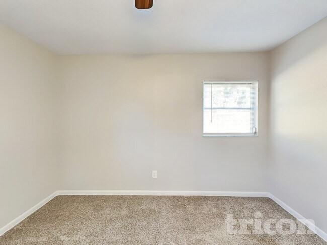 Building Photo - 3516 E Roundtree Dr