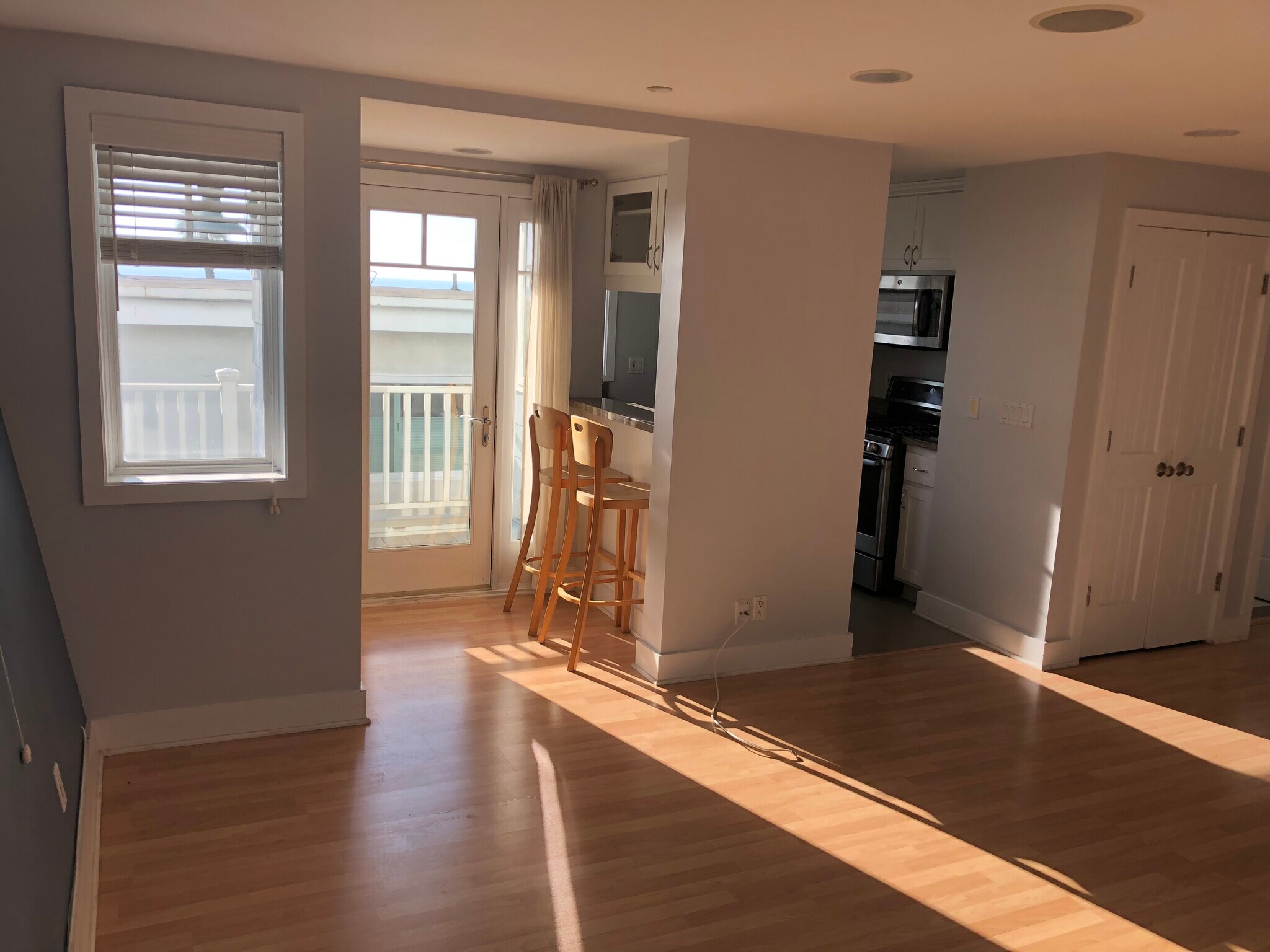 Living Area - 121 31st Pl