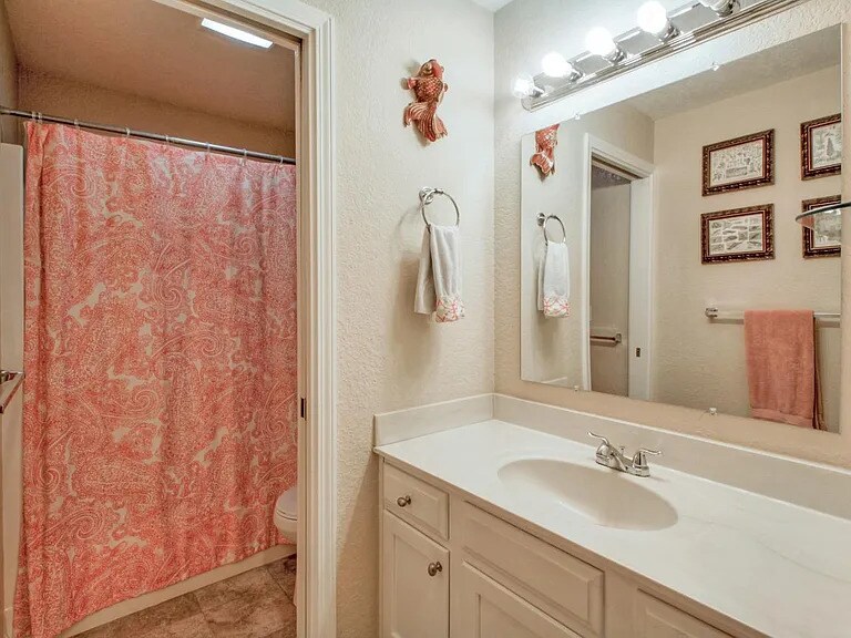 Building Photo - 558 N 3rd St