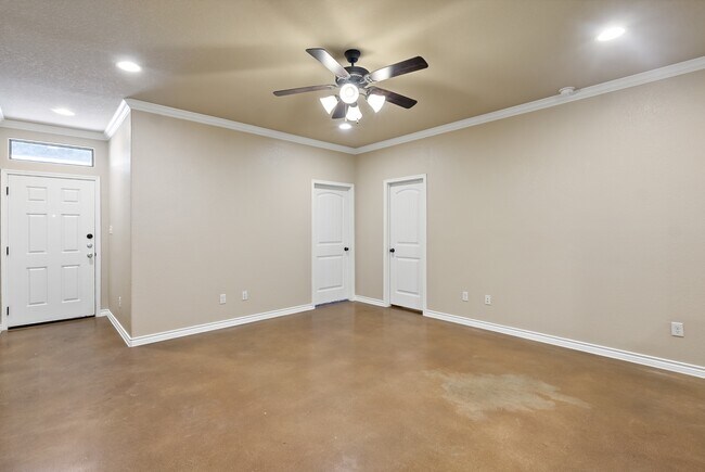 Building Photo - 425 Baby Bear Dr