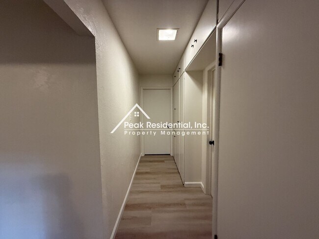Building Photo - 1280 Grove Ct
