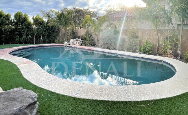 Building Photo - 30204 N 73rd Ave