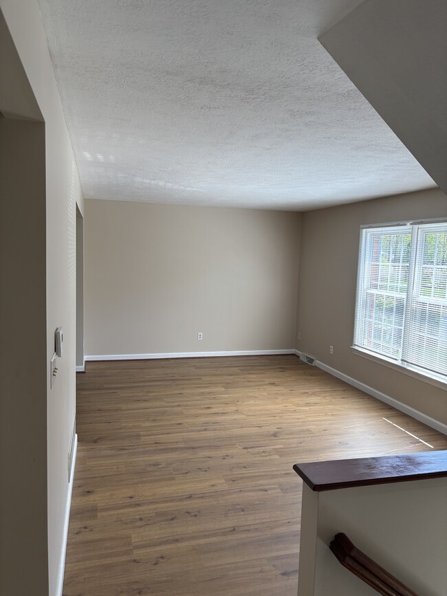 Building Photo - 203 Apple Blossom Ln