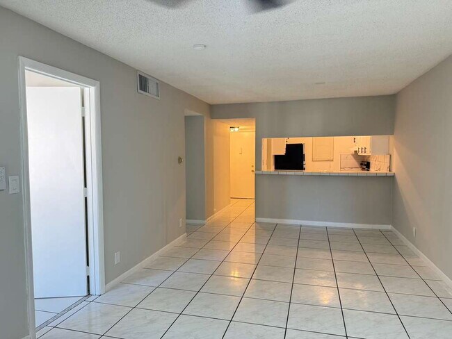 Building Photo - Spacious 2BR/2BA Condo near Universities, ...
