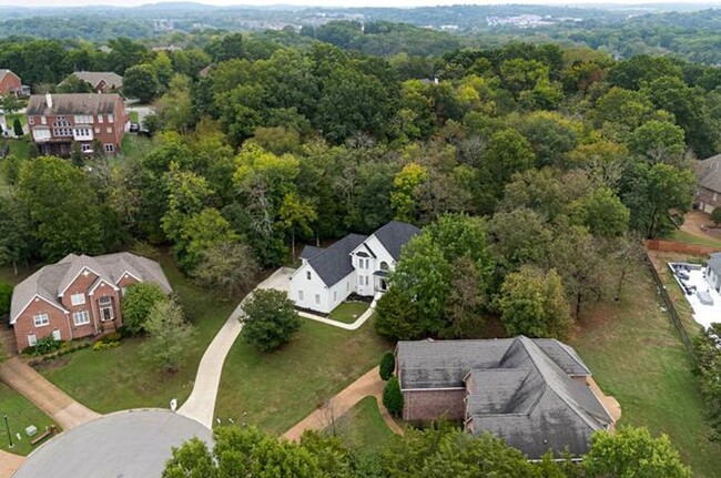 Building Photo - Stunning 5BR Executive Style Home in Brent...