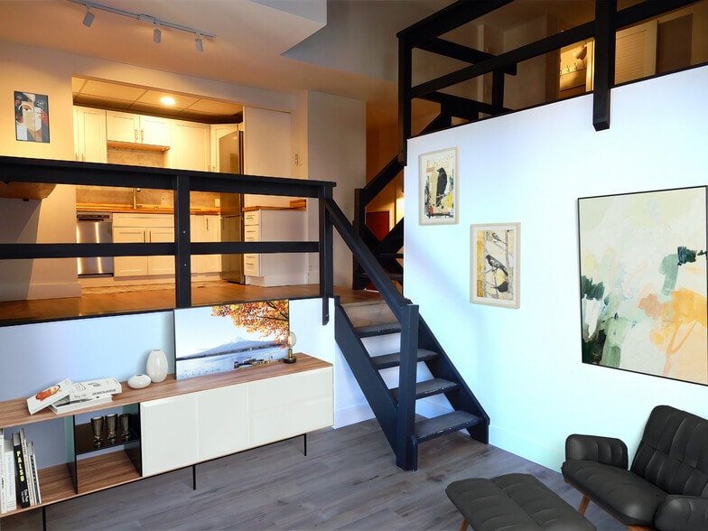 Photos have been virtually staged - 99 Silver St