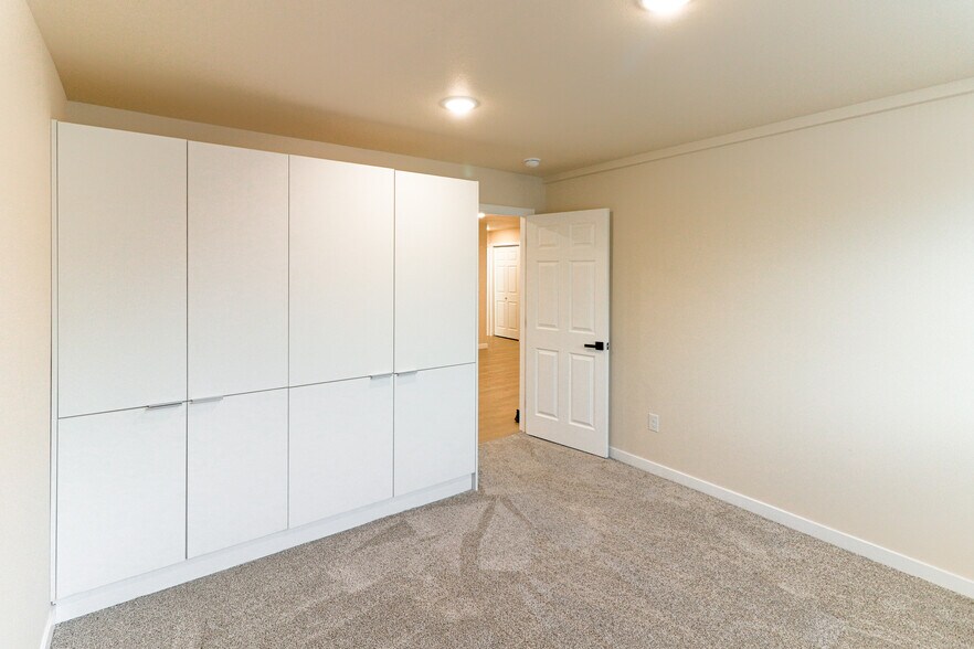 Building Photo - 8202 Mentra St