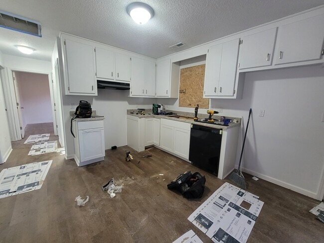 Building Photo - 1558 Bluff City Rd