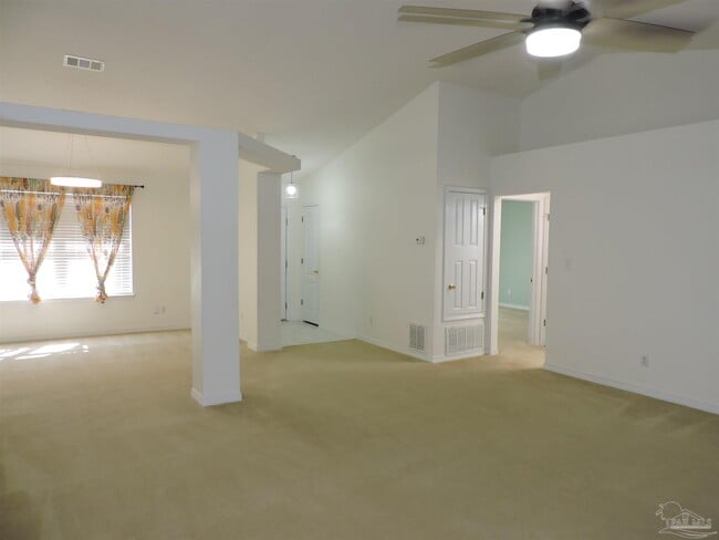 Building Photo - 5626 Rosebay St