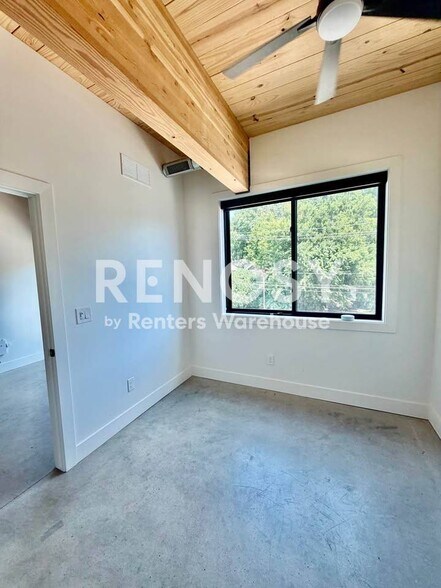 Building Photo - 2701 Ingersoll Ave