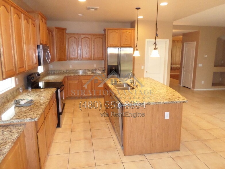 Building Photo - 2180 S Holguin Way
