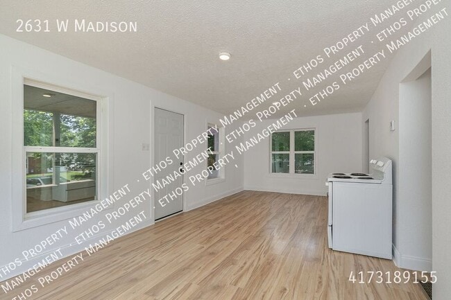 Building Photo - 2631 W Madison-