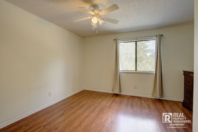 Building Photo - 8471 Yadkin Cir