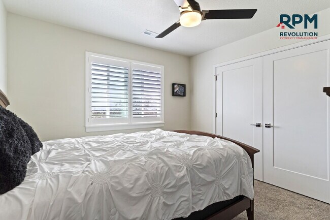 Building Photo - "Charming West Haven Retreat: Spacious 3-B...