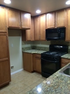 Building Photo - Valencia - Gorgeous 3 + 2.5 West Hills Condo