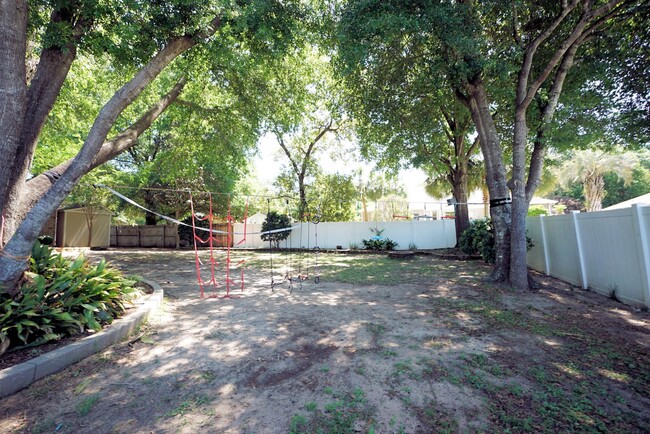 Building Photo - Silver Oaks Community