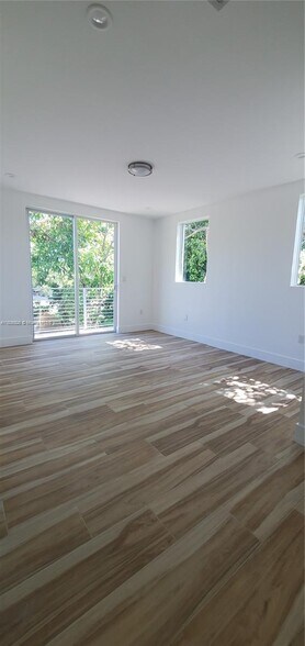 Building Photo - 3790 Oak Ave