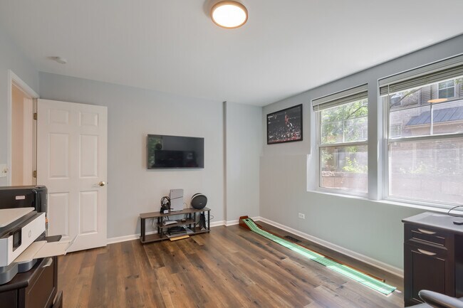 Building Photo - 5630 Cambridge Way