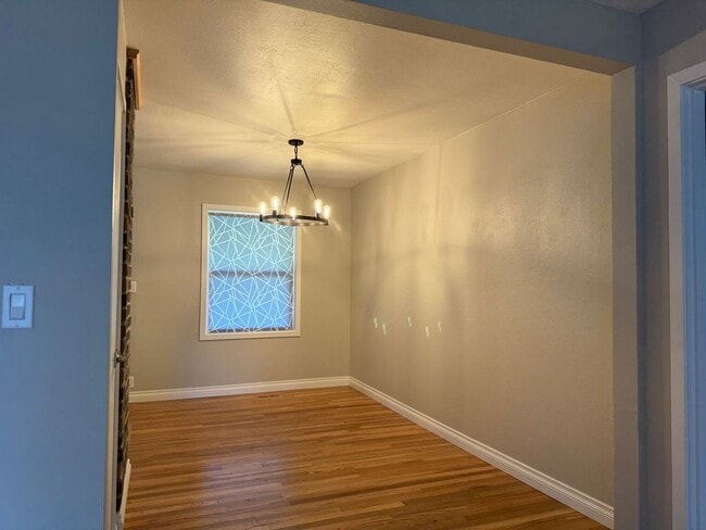 Building Photo - Charming 4 bedroom on 1+acre in Renton across from Benson Hill Elementary