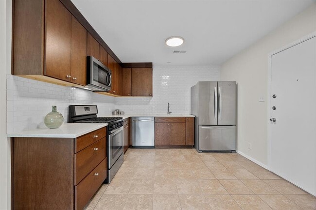 Building Photo - 8600 Hathaway Dr