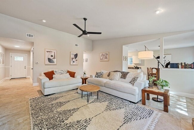 Building Photo - 9007 Jesse James Dr