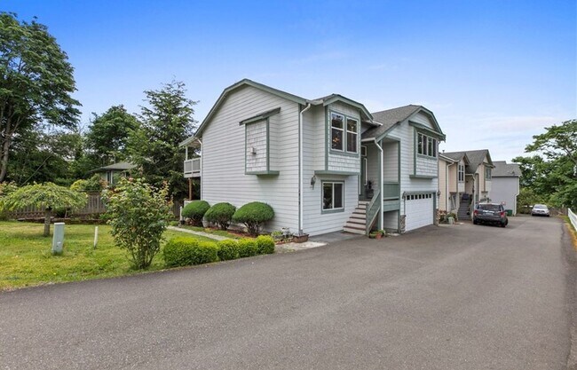 Building Photo - 4 Bed 3Bath Beautiful Single-family House ...