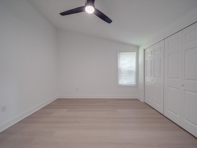 Building Photo - Beautifully Remodeled 3-bedroom, 2 bath house