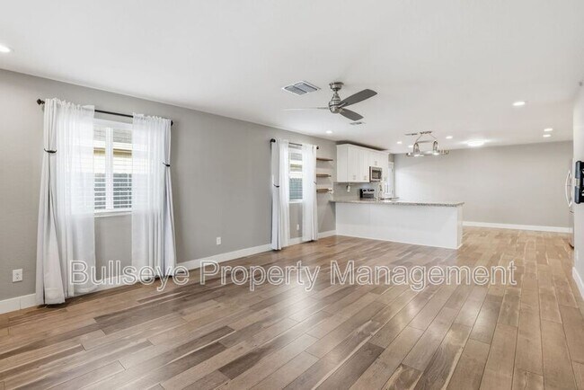 Building Photo - 5029 S 11th Pl