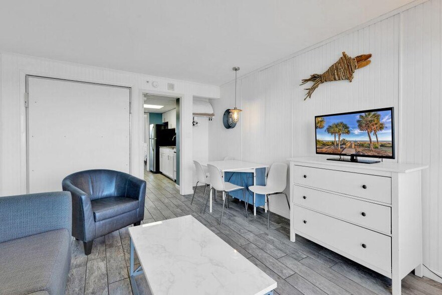 Building Photo - 2300 N Ocean Blvd