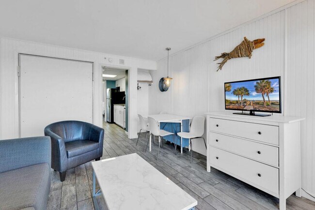 Building Photo - 2300 N Ocean Blvd