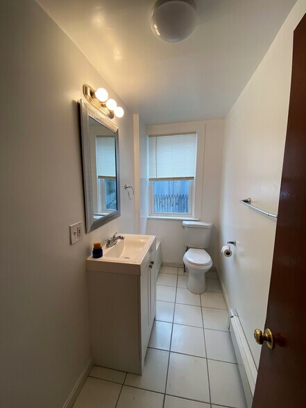 Building Photo - 57 Aldie St