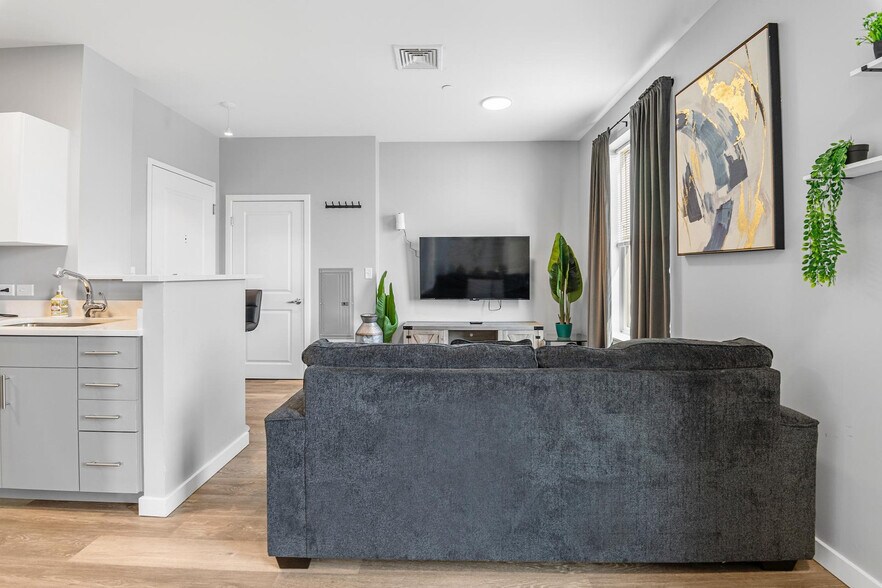 Building Photo - 95 Broadway-SI ID1240366P