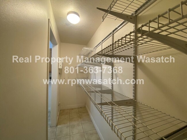 Building Photo - Check Out This Amazing 3 Bedroom 2 Bathroom Condo In Riverton