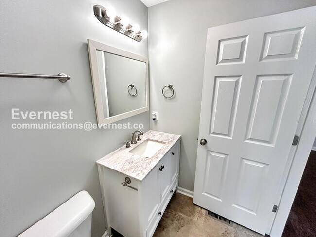 Building Photo - 908 E 16th Ave