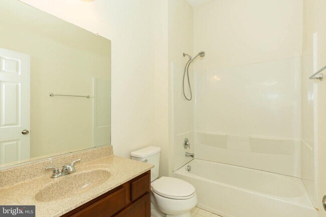 Building Photo - 15 Flag Ct