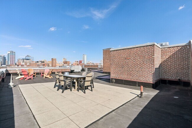 Building Photo - Newly Renovated Condo Center City