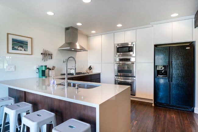 Building Photo - 1815 Lower Valley Rd