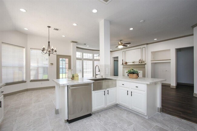 Building Photo - 5522 Island Breeze Dr