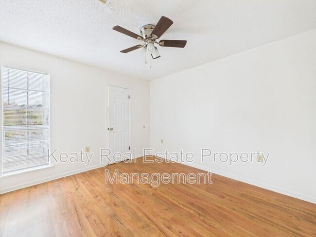 Building Photo - 407 Fox Run Ave