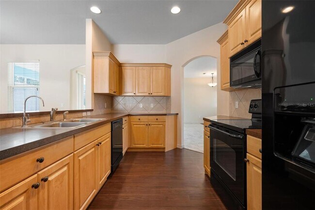 Building Photo - 2280 De Vore St