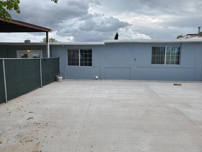 Building Photo - 14565 Hendrik Dr