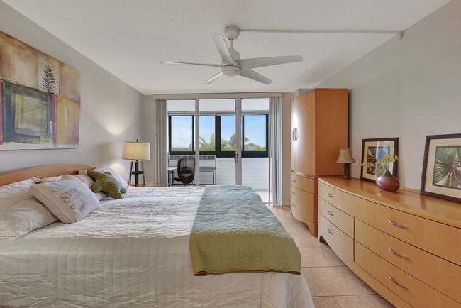 Building Photo - For Annual Rent 2 Bedroom 2 Bath Updated B...