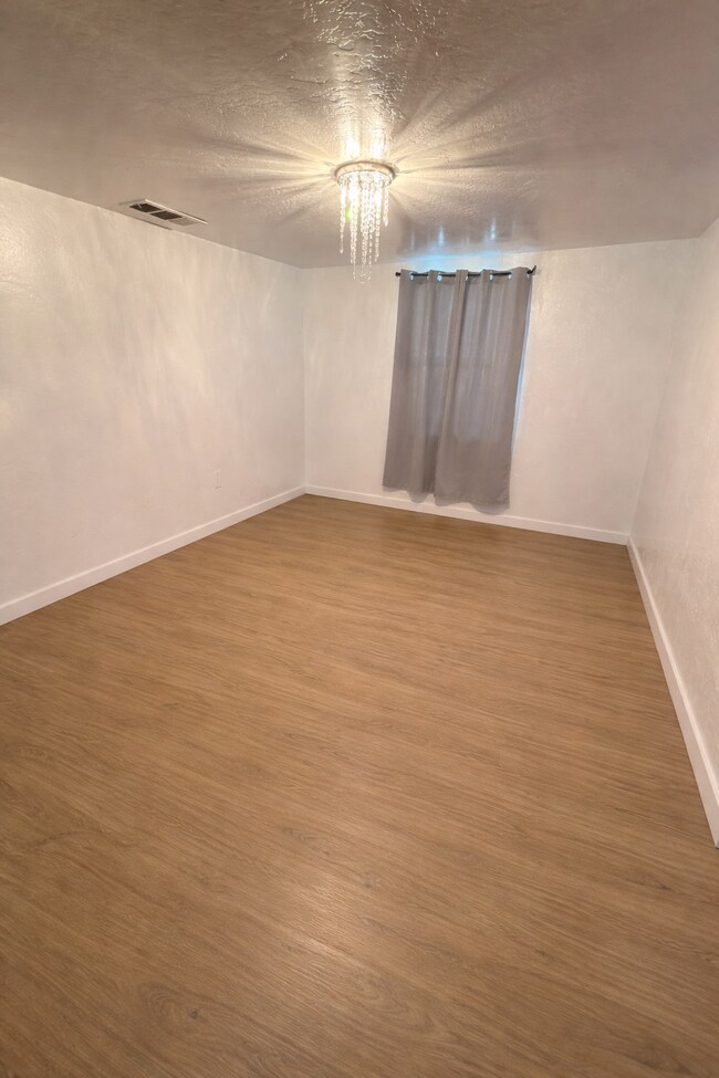 Building Photo - 415 S Lafond Rd