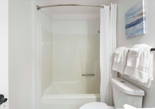 Building Photo - 1217 E Wilson St