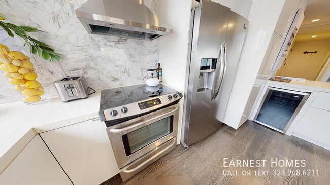 Building Photo - 2160 Century Park E